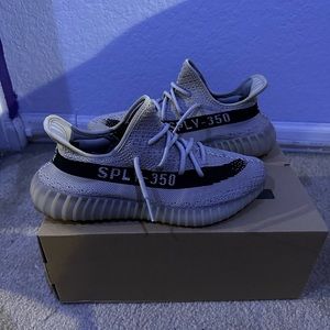 Yeezy Boost 350 V2' Slate'
Men's 9
